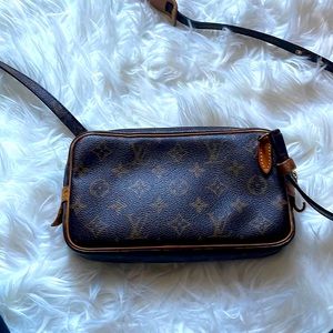 LOUIS VUITTON
Monogram Pochette Marly Bandoulière